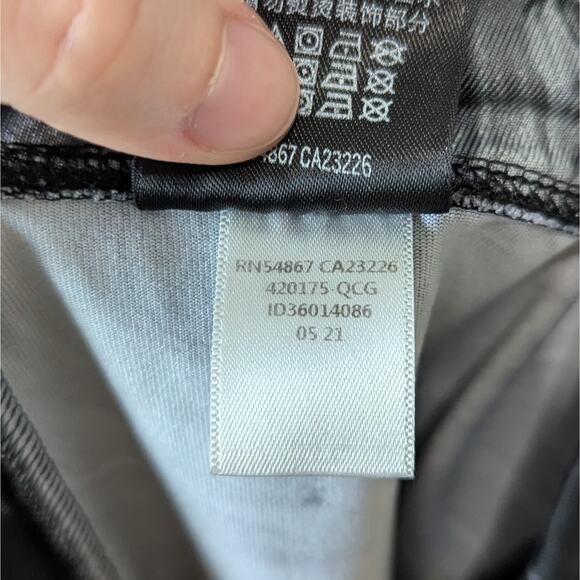 PINK VS Active Black Gray Swirl Mesh Sides Athletic Biker Shorts Size Medium - Picture 8 of 9